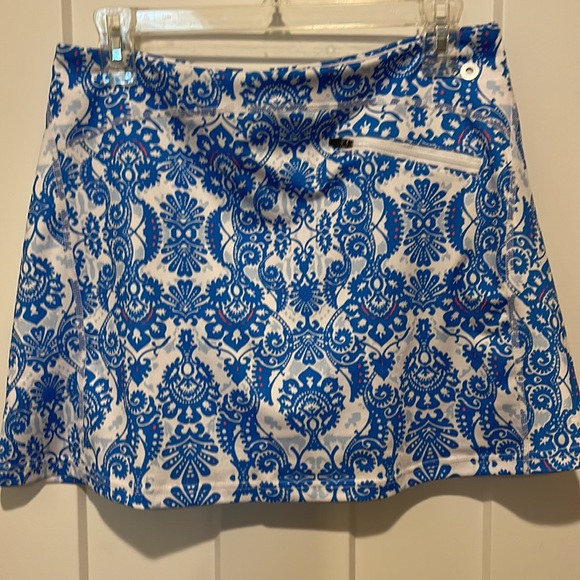 Adome size large sporty skort - Picture 3 of 5